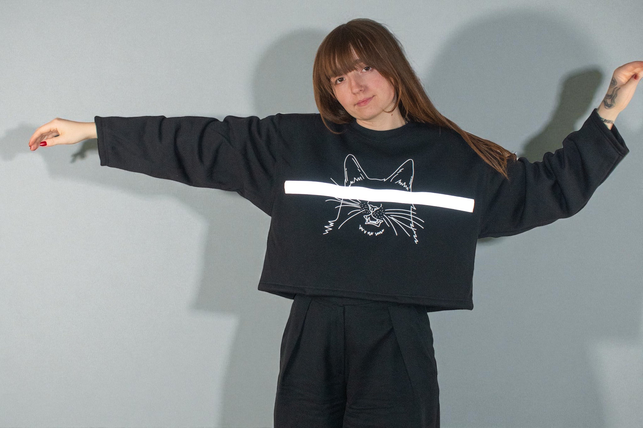 REFLECTIVE CENSORED KITTY SWEATSHIRT CROPPED