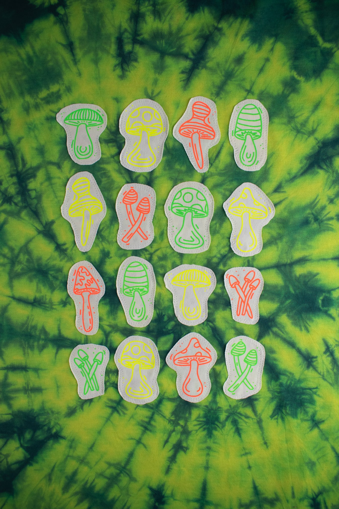 MUSHROOM_PATCHT-SHIRT TIE-DYE